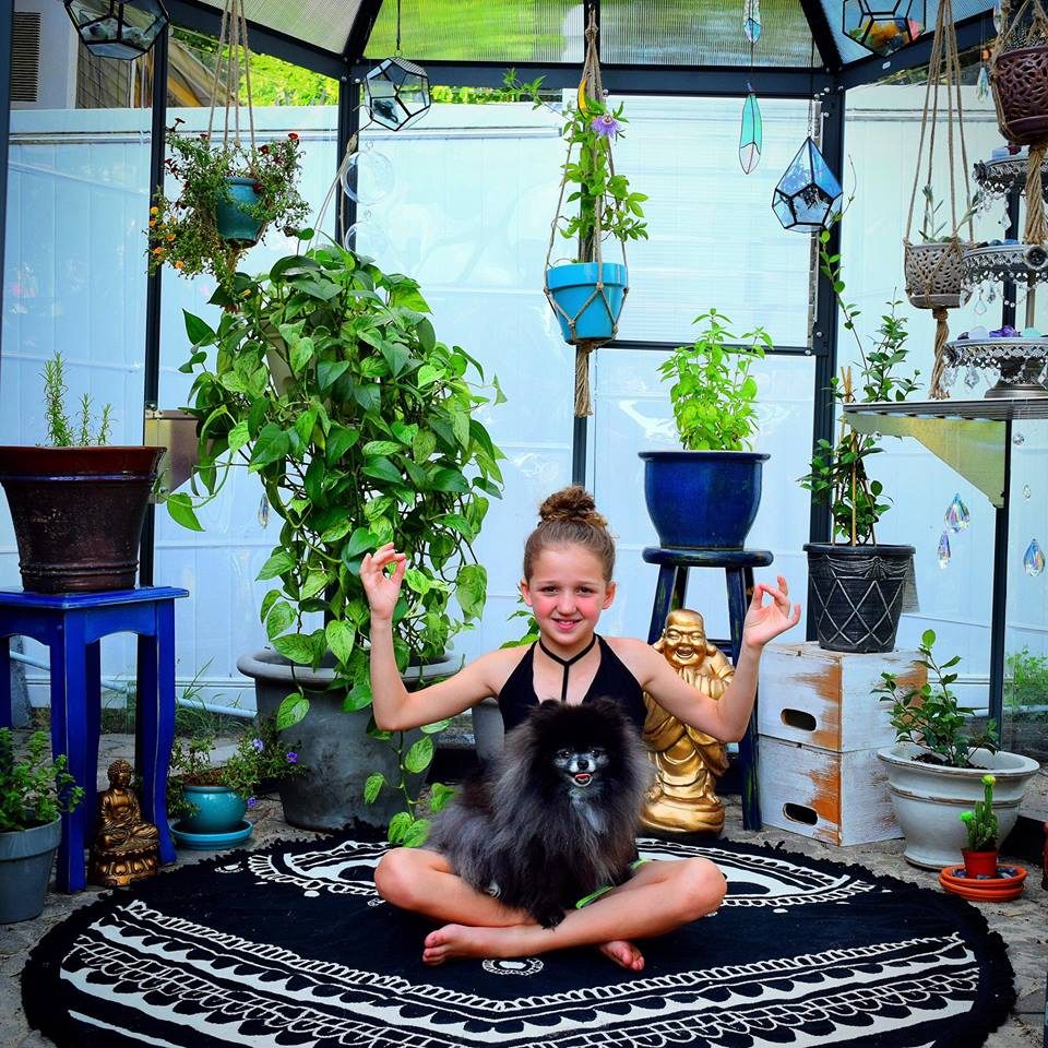 Skleník využitý ke cvičení jógy, Zdroj fotografie: Gardenway.cz